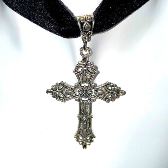 Cross on Velvet Choker Necklace l New - Picture 6 of 6